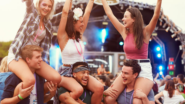 【早报】文化部最新礼物:网络音乐先审再上线,我们爱的药药切克闹还能过审么?